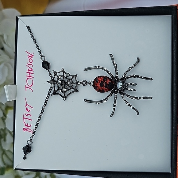 NWT BETSEY JOHNSON SPIDER n WEB NECKLACE - Picture 1 of 4